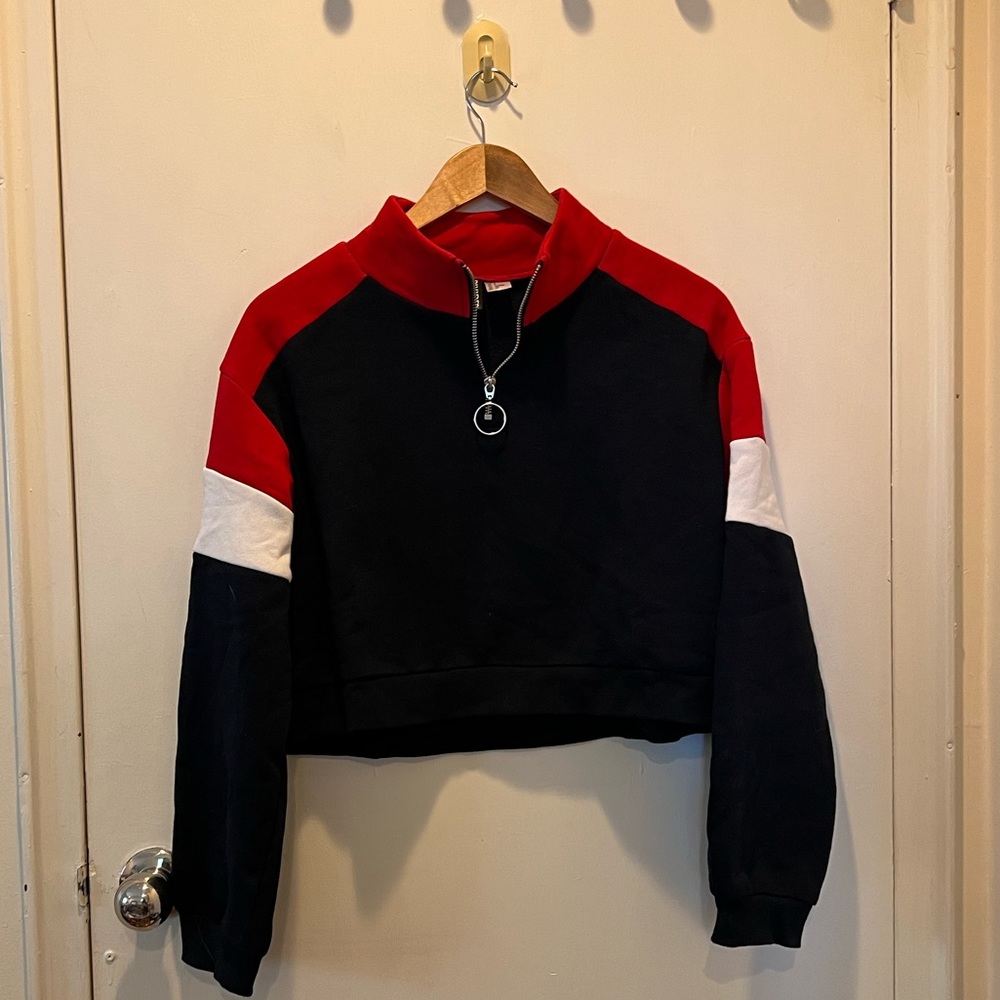 Cropped sweater blue red and white